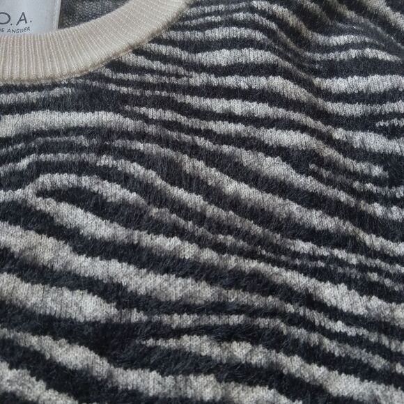 J.O.A. Off White and Black Zebra Print Eyelash Knit Cropped Pullover Sweater - Picture 8 of 15